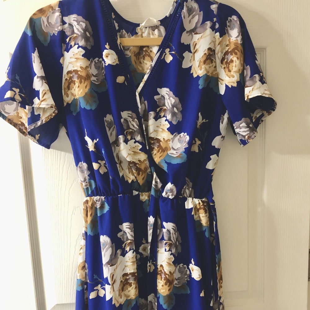 Blue Sienna Sky Dress. Size L, short sleeve. Brand New.